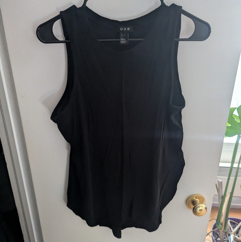 Simple Tank Top 🖤